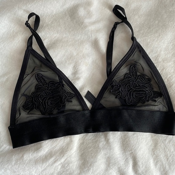 Kimchi Blue Urban Outfitters Black Sheer Triangle Bralette Flower Cover- Medium - Picture 2 of 6